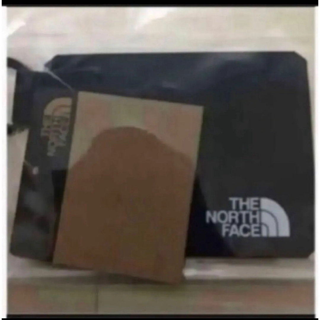 THE NORTH FACE(ザノースフェイス)の【未開封新品】ノースフェイス　パスケース　カードホルダー　定期券入れ　ブラック レディースのファッション小物(パスケース/IDカードホルダー)の商品写真