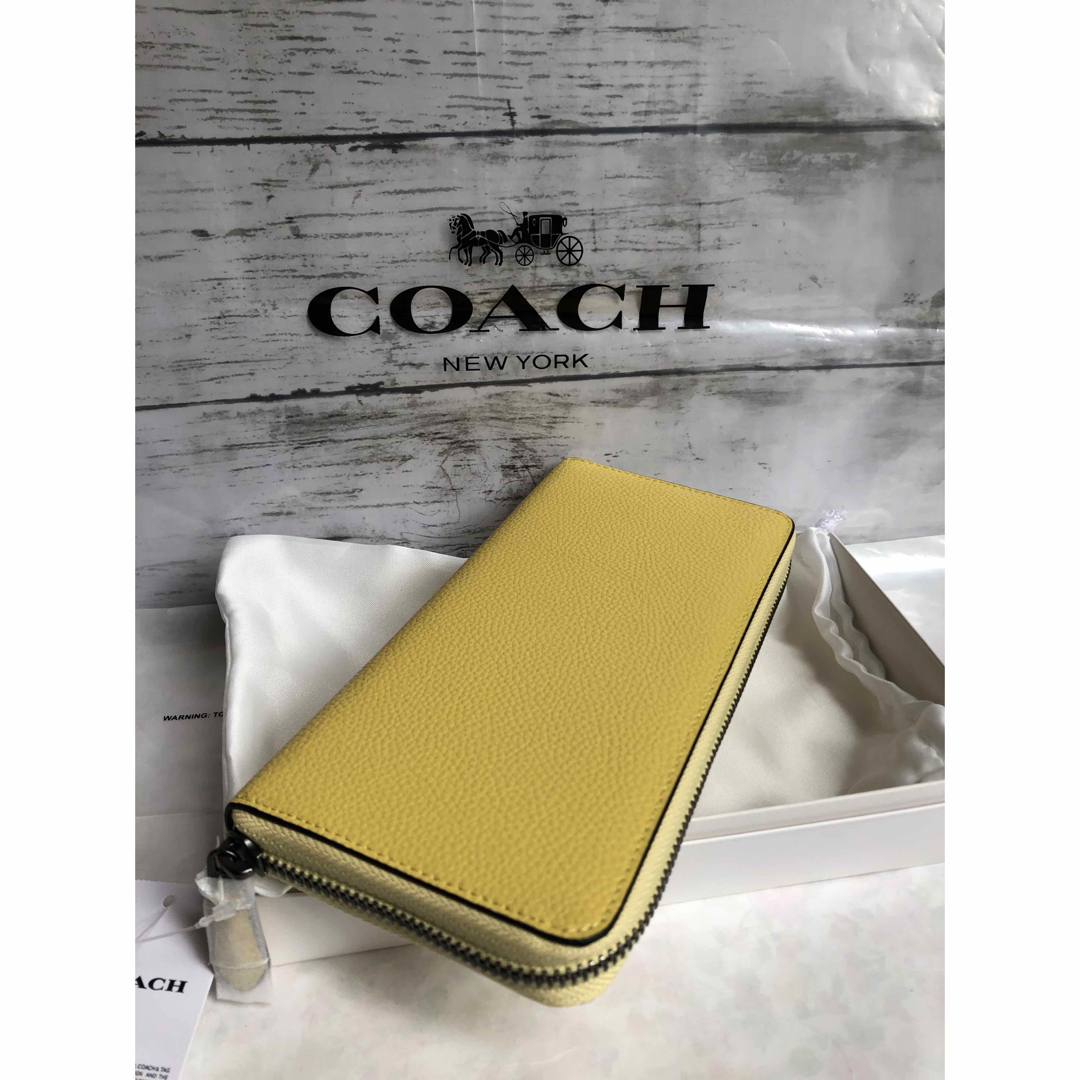 COACH(コーチ)の新品未使用　COACHコーチ  レディース　メンズ長財布　ロゴ入り　イエロー レディースのファッション小物(財布)の商品写真