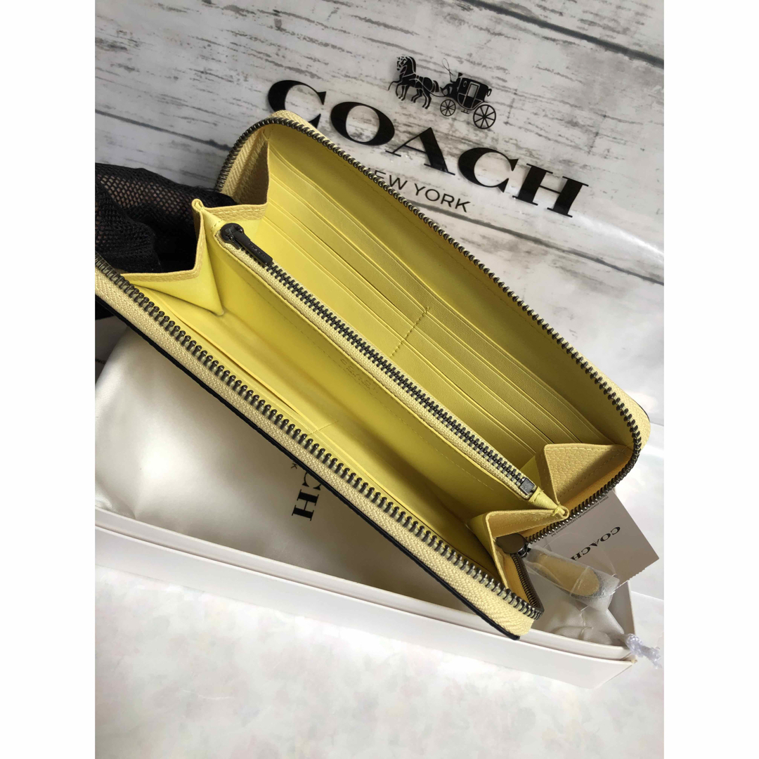 COACH(コーチ)の新品未使用　COACHコーチ  レディース　メンズ長財布　ロゴ入り　イエロー レディースのファッション小物(財布)の商品写真