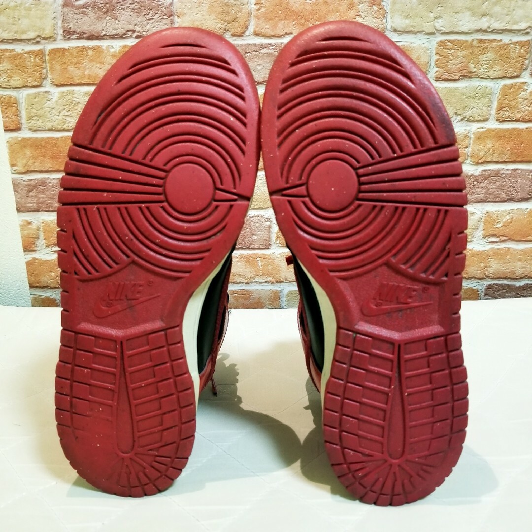 NIKE(ナイキ)の【サイズ25.5】レア　NIKE DUNK HIGH ナイキ ダンクハイ　赤黒 メンズの靴/シューズ(スニーカー)の商品写真