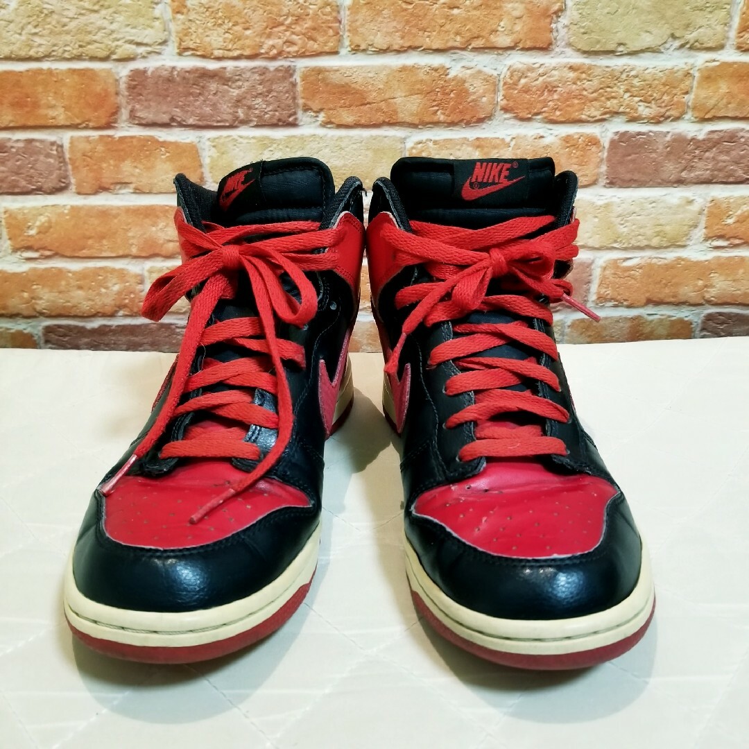 NIKE(ナイキ)の【サイズ25.5】レア　NIKE DUNK HIGH ナイキ ダンクハイ　赤黒 メンズの靴/シューズ(スニーカー)の商品写真