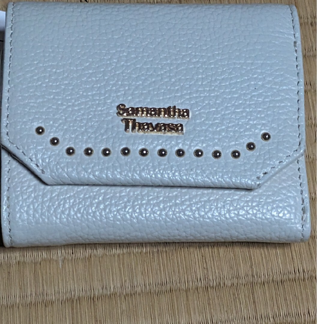Samantha Thavasa(サマンサタバサ)のSamantha サマンサタバサ　折りたたみ財布　コンパクト　ホワイト　白 レディースのファッション小物(財布)の商品写真