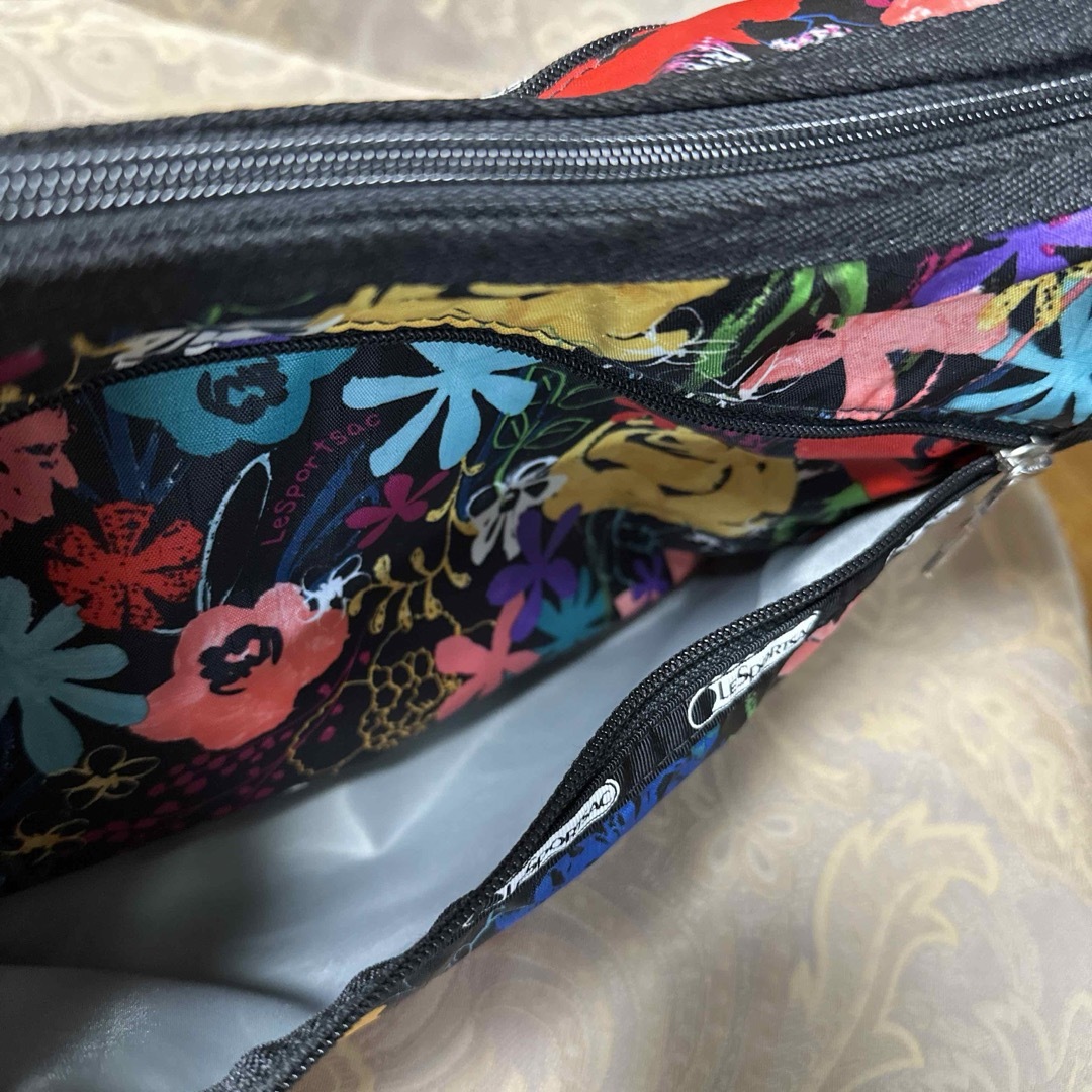 LeSportsac(レスポートサック)のLESPORTSAC ショルダーバッグ　ポーチ　セット　花 レディースのバッグ(ショルダーバッグ)の商品写真