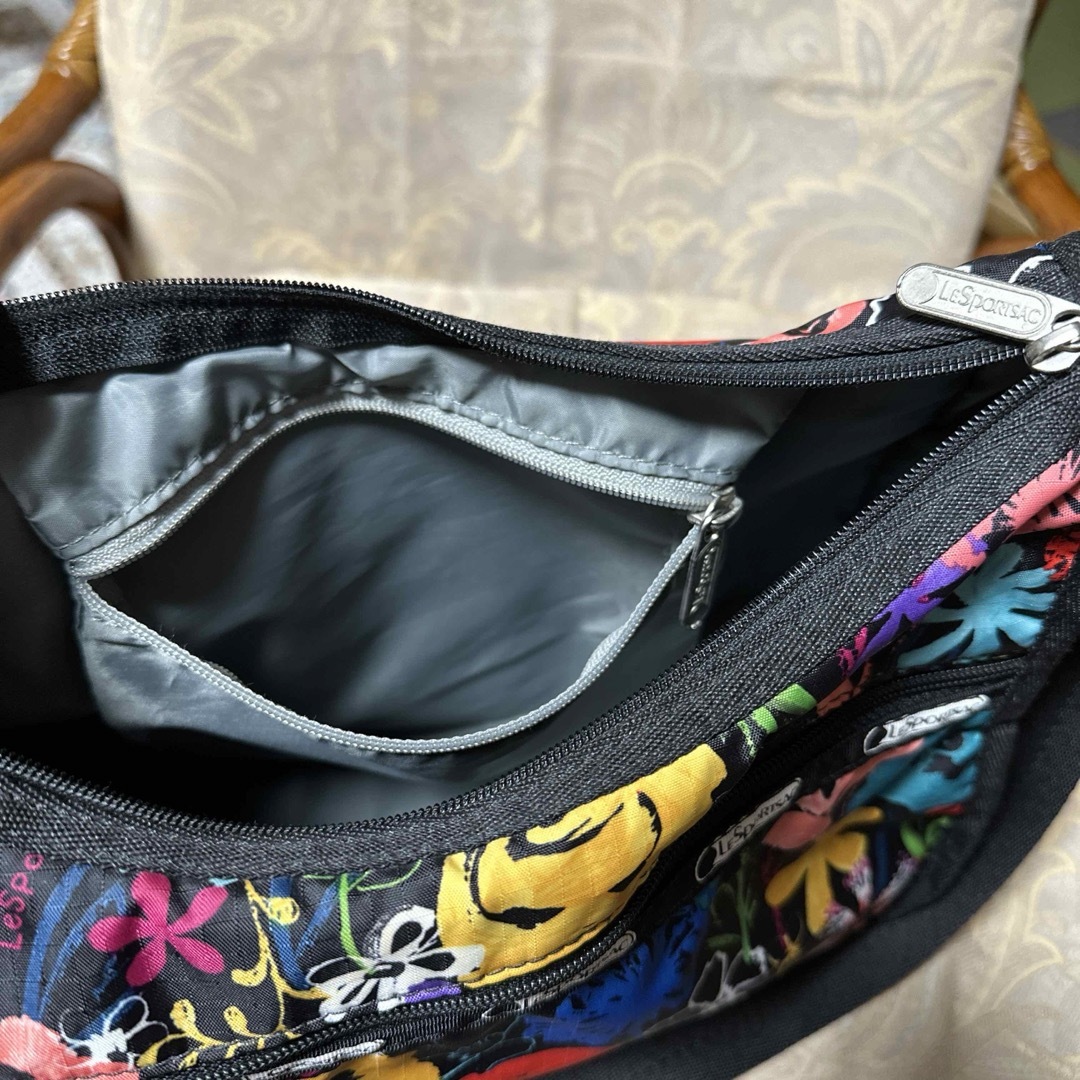 LeSportsac(レスポートサック)のLESPORTSAC ショルダーバッグ　ポーチ　セット　花 レディースのバッグ(ショルダーバッグ)の商品写真