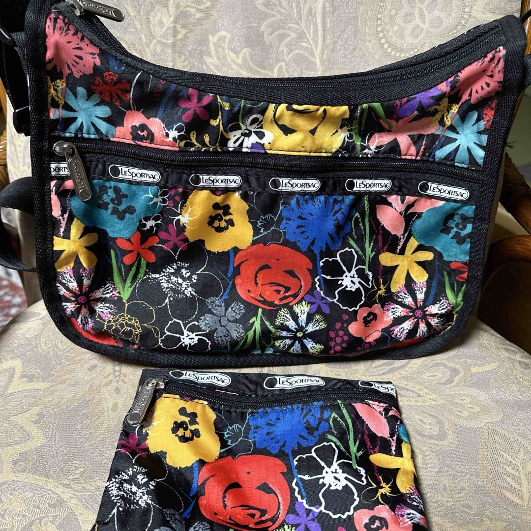 LeSportsac(レスポートサック)のLESPORTSAC ショルダーバッグ　ポーチ　セット　花 レディースのバッグ(ショルダーバッグ)の商品写真