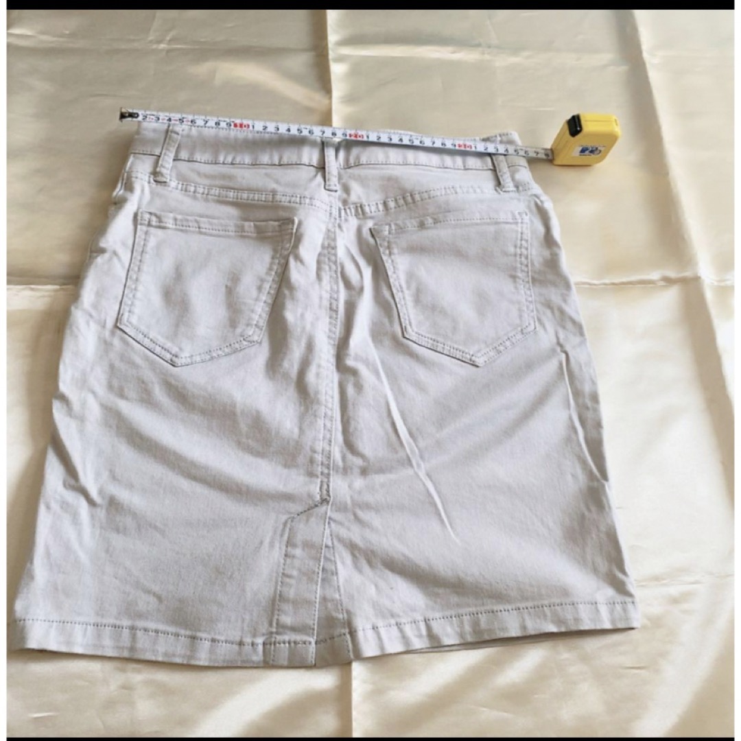 AZUL by moussy(アズールバイマウジー)のアズール　ストレッチ　ミニスカート　薄いグレー レディースのスカート(ミニスカート)の商品写真