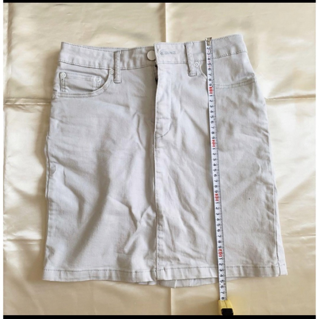 AZUL by moussy(アズールバイマウジー)のアズール　ストレッチ　ミニスカート　薄いグレー レディースのスカート(ミニスカート)の商品写真