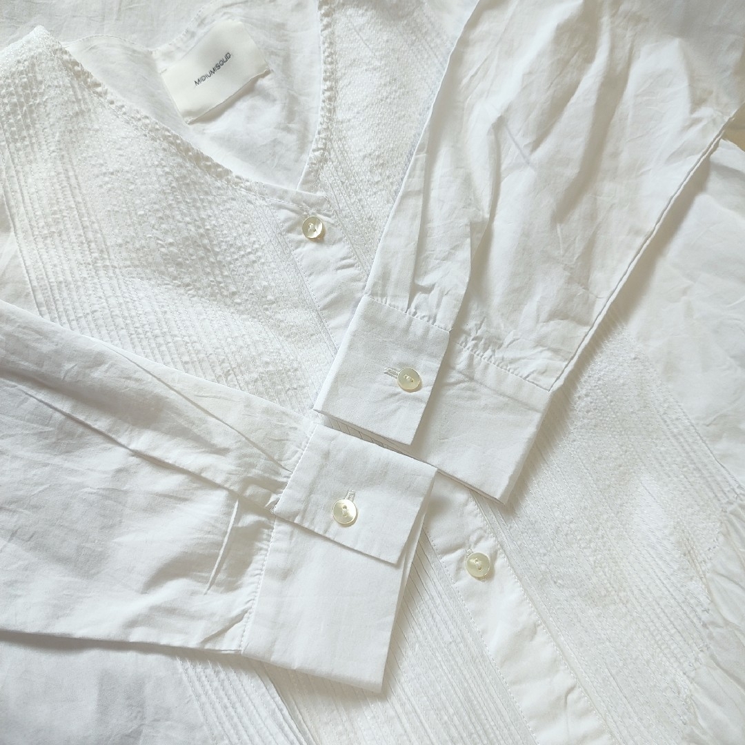MidiUmi(ミディウミ)の美品✨midiumisolid ピンタックシャツワンピース 白 ゆったりサイズ レディースのワンピース(ロングワンピース/マキシワンピース)の商品写真