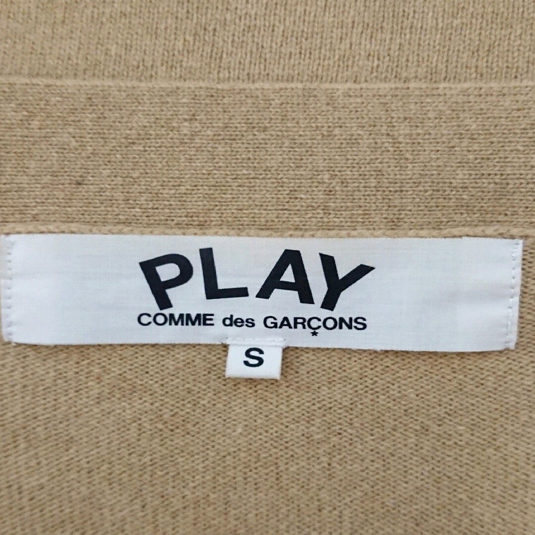 COMME des GARCONS(コムデギャルソン)の即完売 人気モデル プレイ コムデギャルソン ハート 刺繍 ロゴ カーディガン メンズのトップス(カーディガン)の商品写真