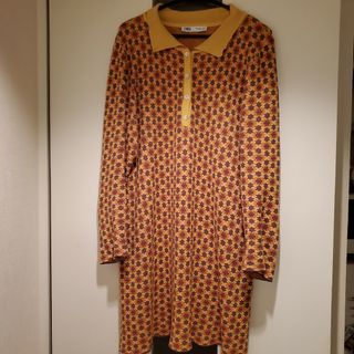 ザラ(ZARA)のZARAジオメトリックシャガードワンピースとっても素敵なフラワー総柄ワンピース(ひざ丈ワンピース)