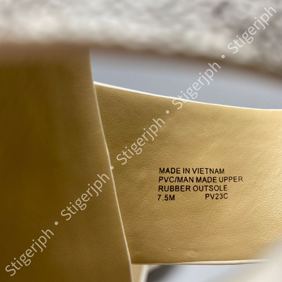 Michael Kors(マイケルコース)のマイケルコース　カルメンミュールサンダル　バニラ　24.5CM レディースの靴/シューズ(サンダル)の商品写真