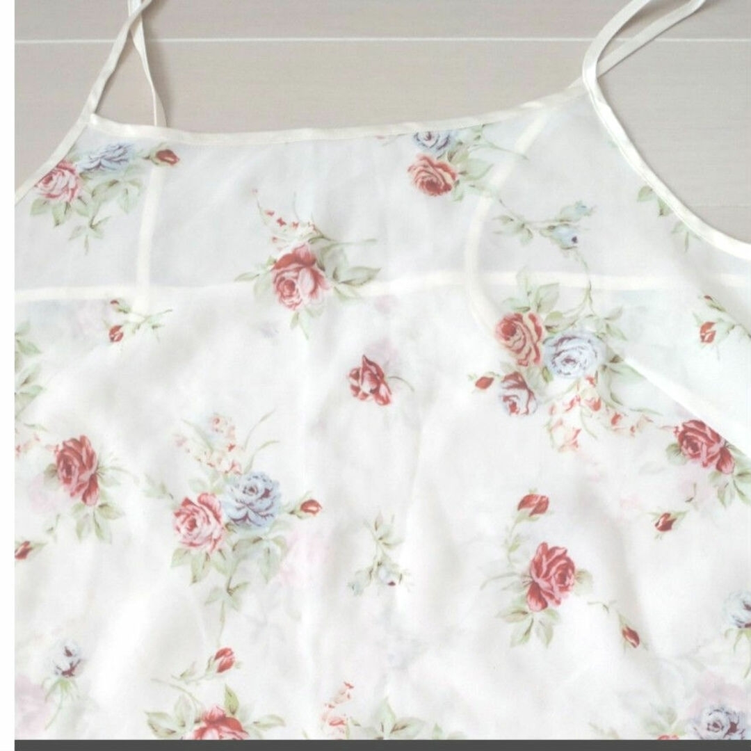 レディース　キャミソール　白　花柄　薔薇 レディースの下着/アンダーウェア(その他)の商品写真