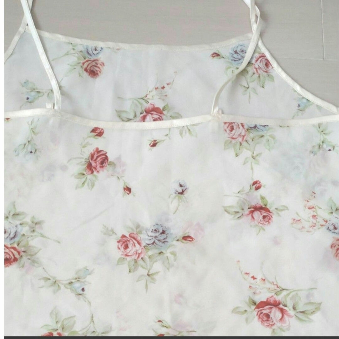 レディース　キャミソール　白　花柄　薔薇 レディースの下着/アンダーウェア(その他)の商品写真