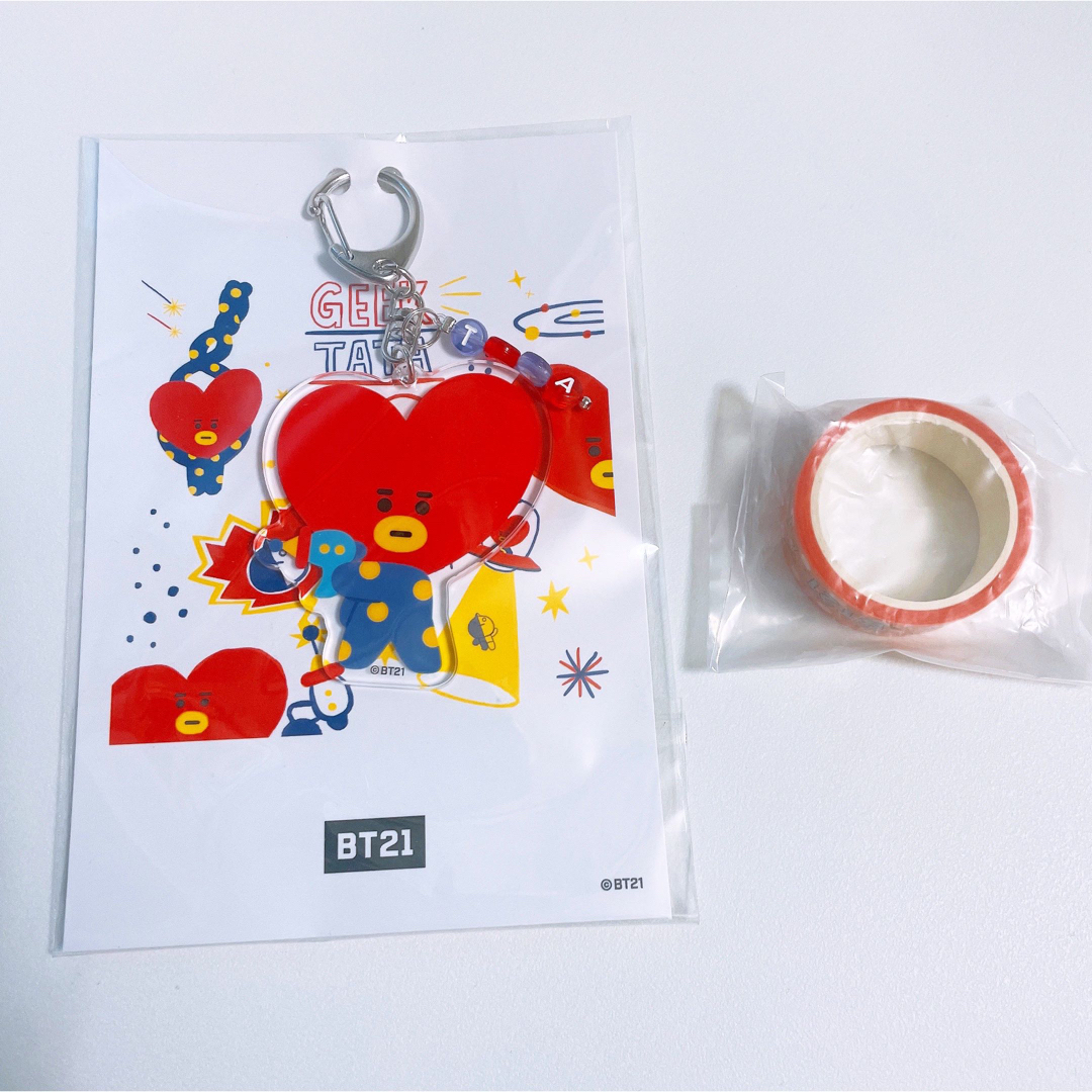 BT21(ビーティーイシビル)のBT21  5周年 MUSEUMポストカードキーチェーン＆マステリ　TATA エンタメ/ホビーのおもちゃ/ぬいぐるみ(キャラクターグッズ)の商品写真