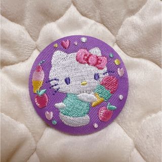 サンリオ(サンリオ)の新品 サンリオキャラクターズ 刺繍 缶バッジ キティ サンリオ 限定(キャラクターグッズ)