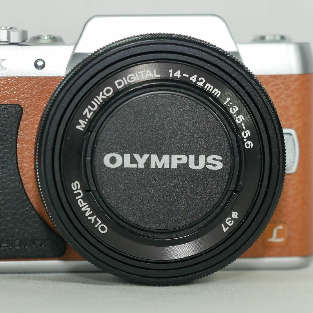 OLYMPUS(オリンパス)のオリンパス 電動パンケーキレンズ M.ZUIKO 14-42mm ブラック スマホ/家電/カメラのカメラ(レンズ(ズーム))の商品写真