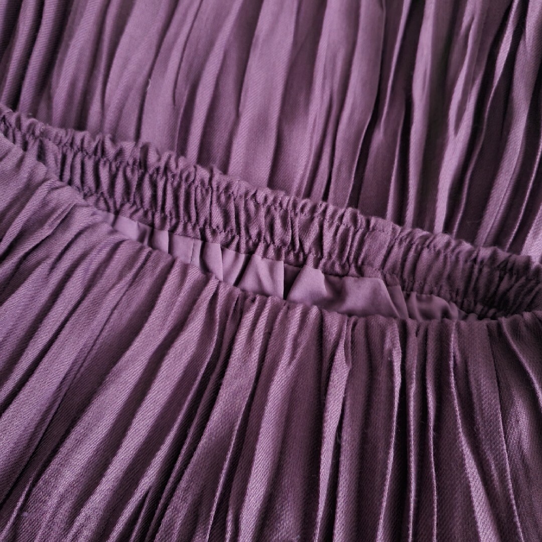 Mila Owen(ミラオーウェン)のミラオーウェン　ランダンプリーツスカート　紫 レディースのスカート(ロングスカート)の商品写真