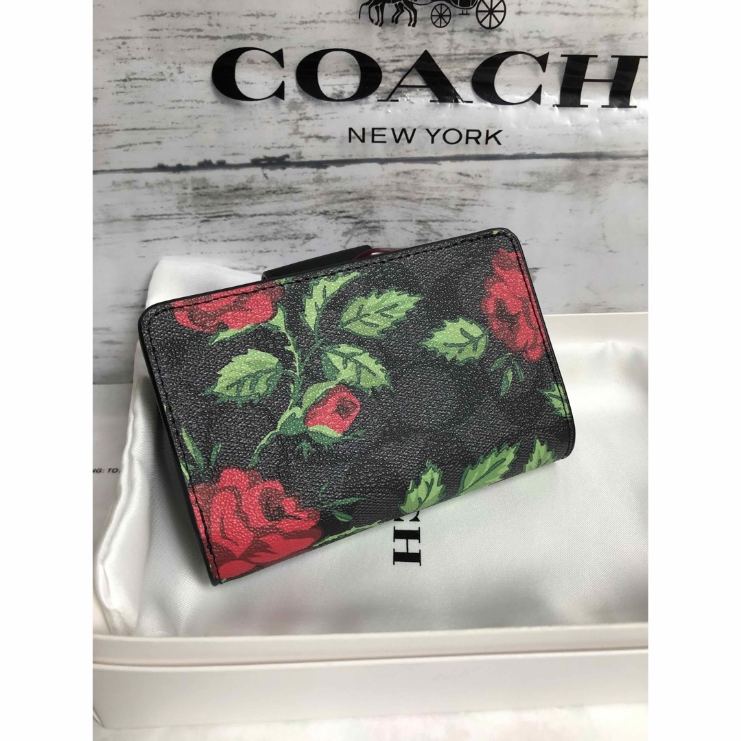 COACH(コーチ)の新品未使用　COACHコーチ　財布レディース　2つ折り財布  シグネチャー花柄 レディースのファッション小物(財布)の商品写真