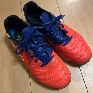 アンブロ(UMBRO)のアンブロ　フットサルシューズ２４センチ(シューズ)