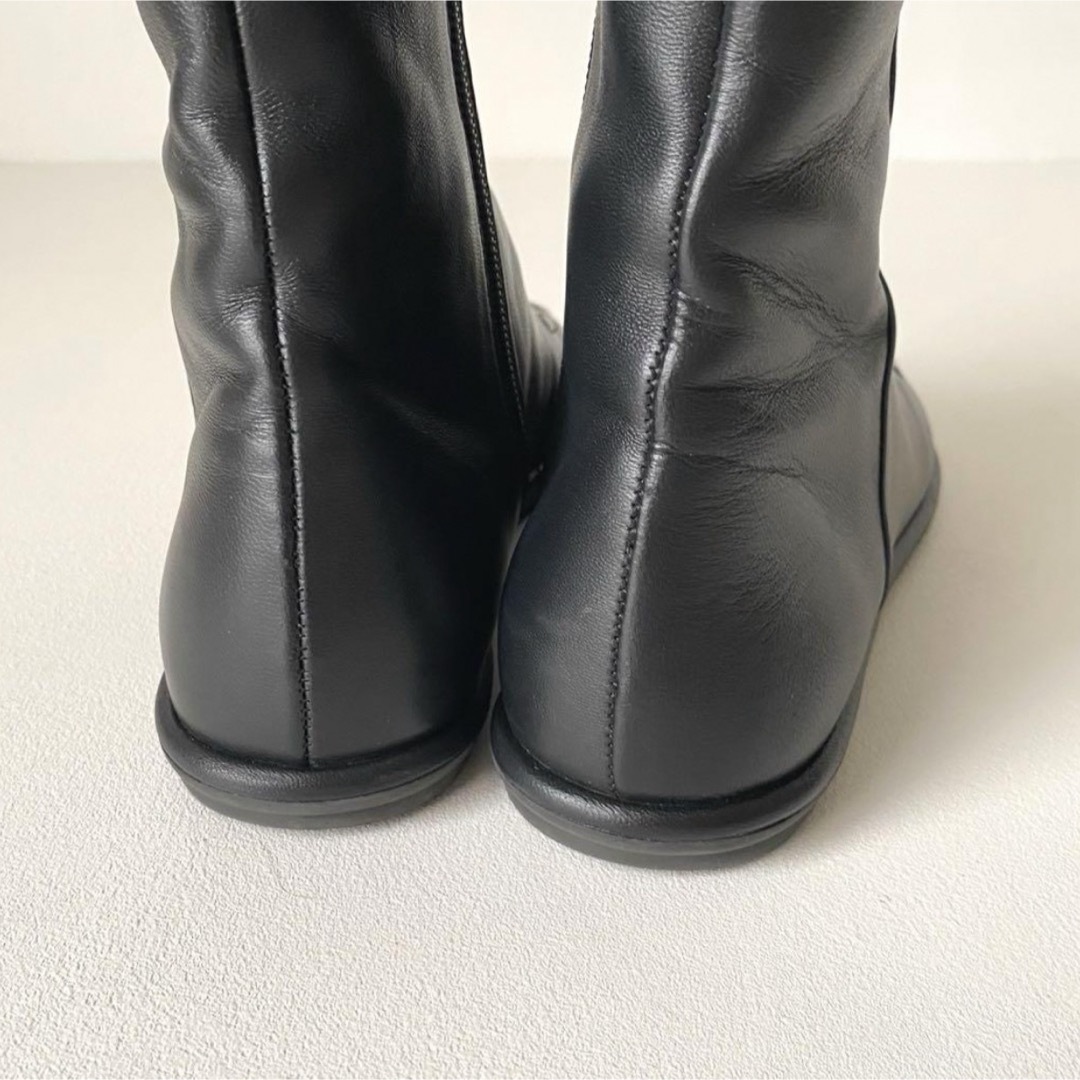 THE ROW(ザロウ)の【美品】the row canal boot カナルブーツ　36ハーフ　黒 レディースの靴/シューズ(ブーツ)の商品写真