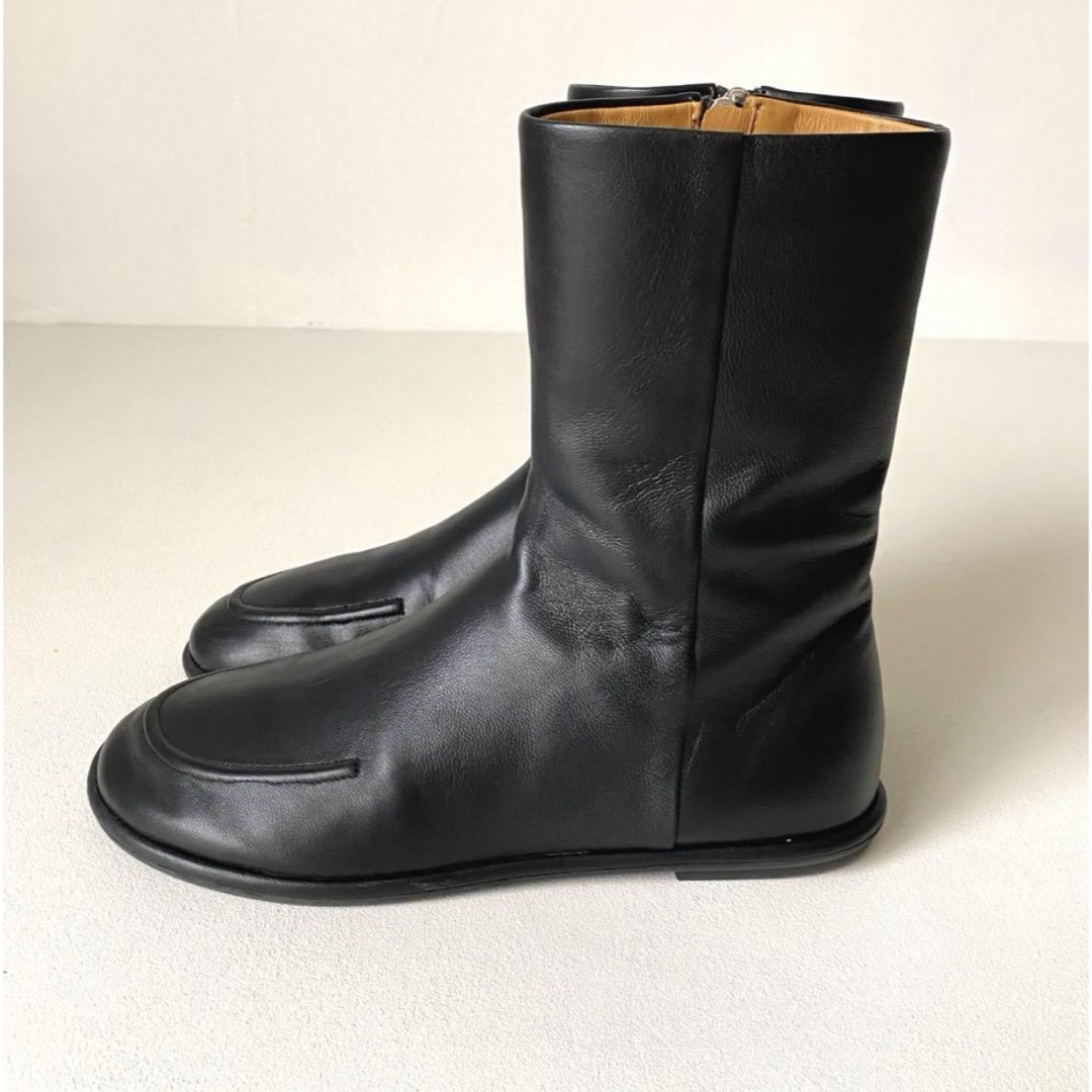 THE ROW(ザロウ)の【美品】the row canal boot カナルブーツ　36ハーフ　黒 レディースの靴/シューズ(ブーツ)の商品写真