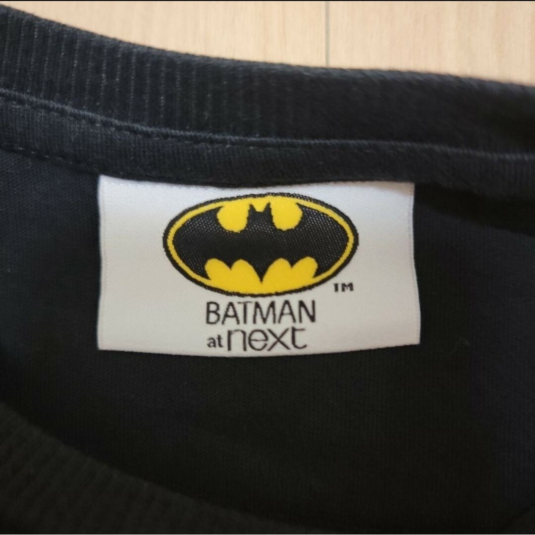 NEXT(ネクスト)のNEXT バットマンロゴTee116cm キッズ/ベビー/マタニティのキッズ服男の子用(90cm~)(Tシャツ/カットソー)の商品写真