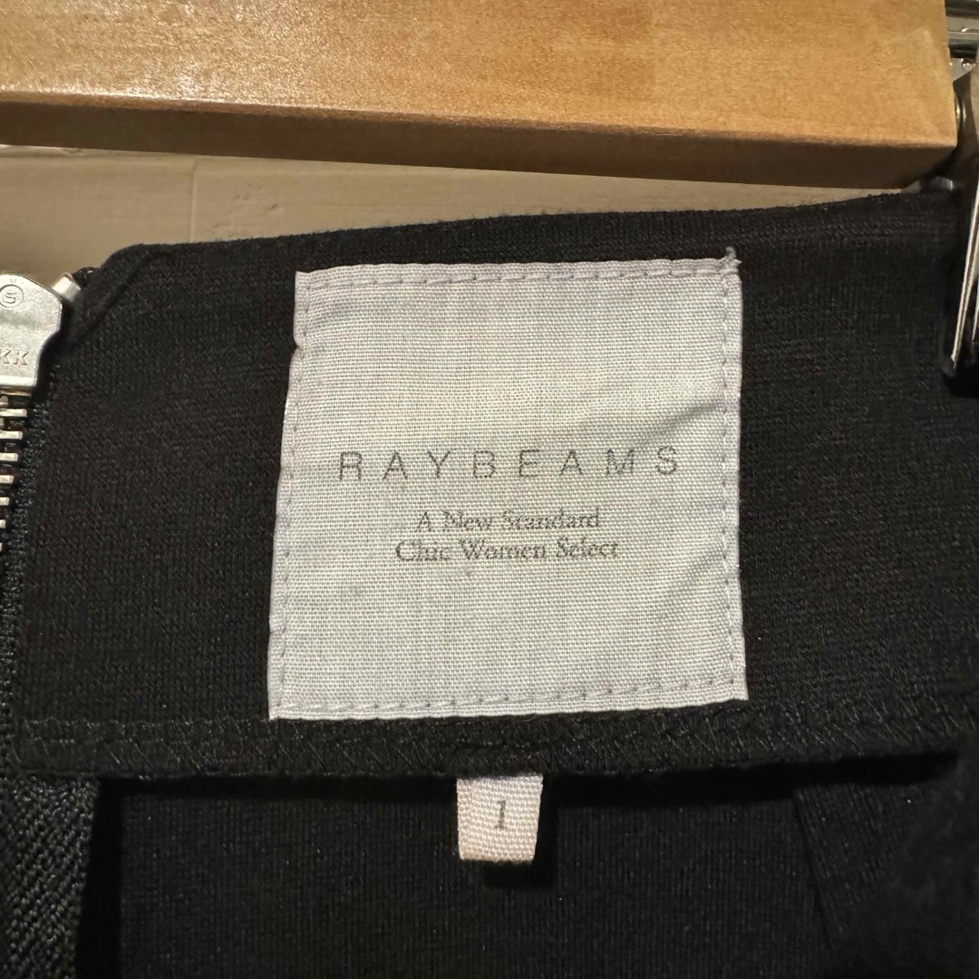 Ray BEAMS(レイビームス)の美品 RAY BEAMS レイ ビームス ミニスカート 膝丈 サイズ1 黒色 レディースのスカート(ひざ丈スカート)の商品写真