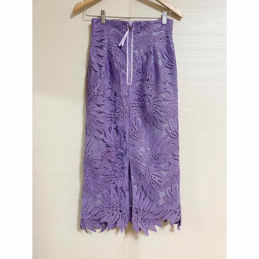 MERCURYDUO(マーキュリーデュオ)の新品同様美品　MERCURYDUOのリーフ柄ケミカルレースタイトロングスカート レディースのスカート(ロングスカート)の商品写真