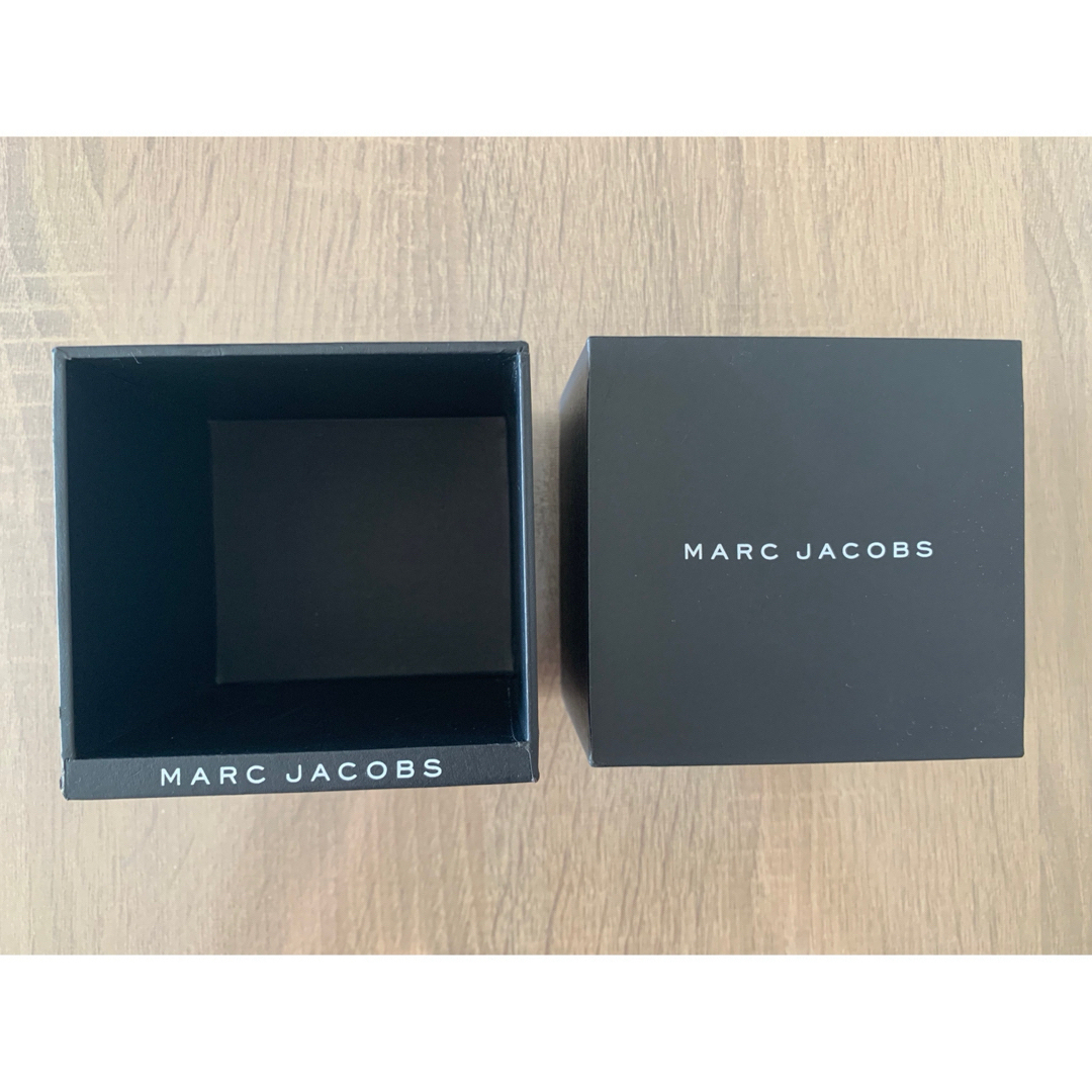 MARC JACOBS(マークジェイコブス)のMARC JACOBS マークジェイコブス　腕時計  箱・説明書付き　白ホワイト レディースのファッション小物(腕時計)の商品写真