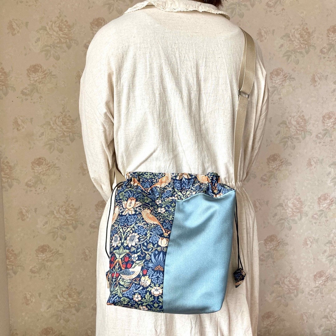 William Morris(ウィリアム・モリス)の2way巾着ショルダーバッグ　ウィリアムモリス　ミントグリーン　ショルダーバッグ ハンドメイドのファッション小物(バッグ)の商品写真