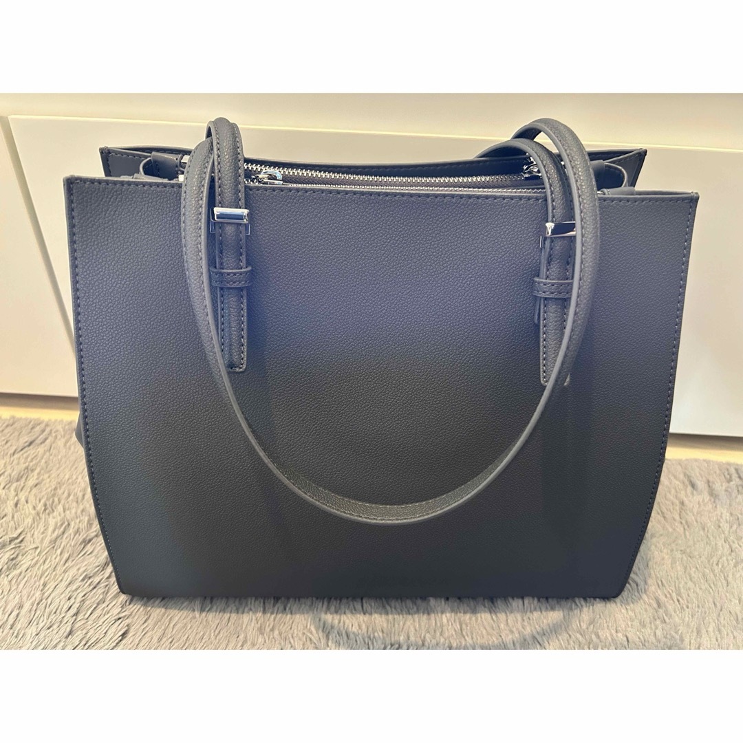 Charles and Keith(チャールズアンドキース)のCHARLES&KEITH クラシックダブルハンドル トートバッグ レディースのバッグ(トートバッグ)の商品写真