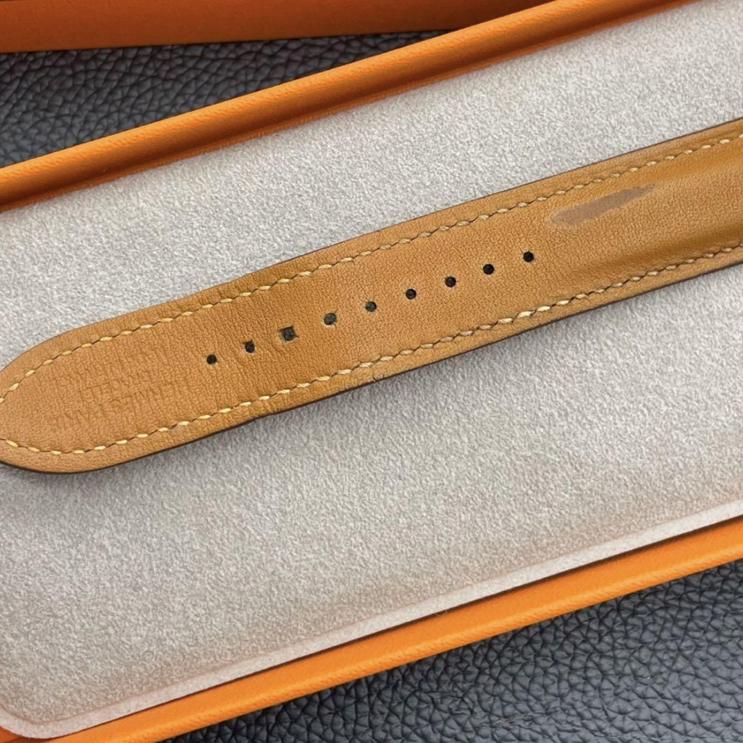 Apple(アップル)の1326 Apple Watch エルメス　エトゥープ　二重　HERMES レディースのファッション小物(腕時計)の商品写真