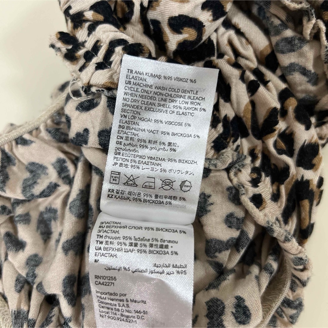 H&M(エイチアンドエム)のH&M DIVIDED オフショルダー　豹　レオパード 柄　Tシャツ　半袖　夏服 レディースのトップス(その他)の商品写真