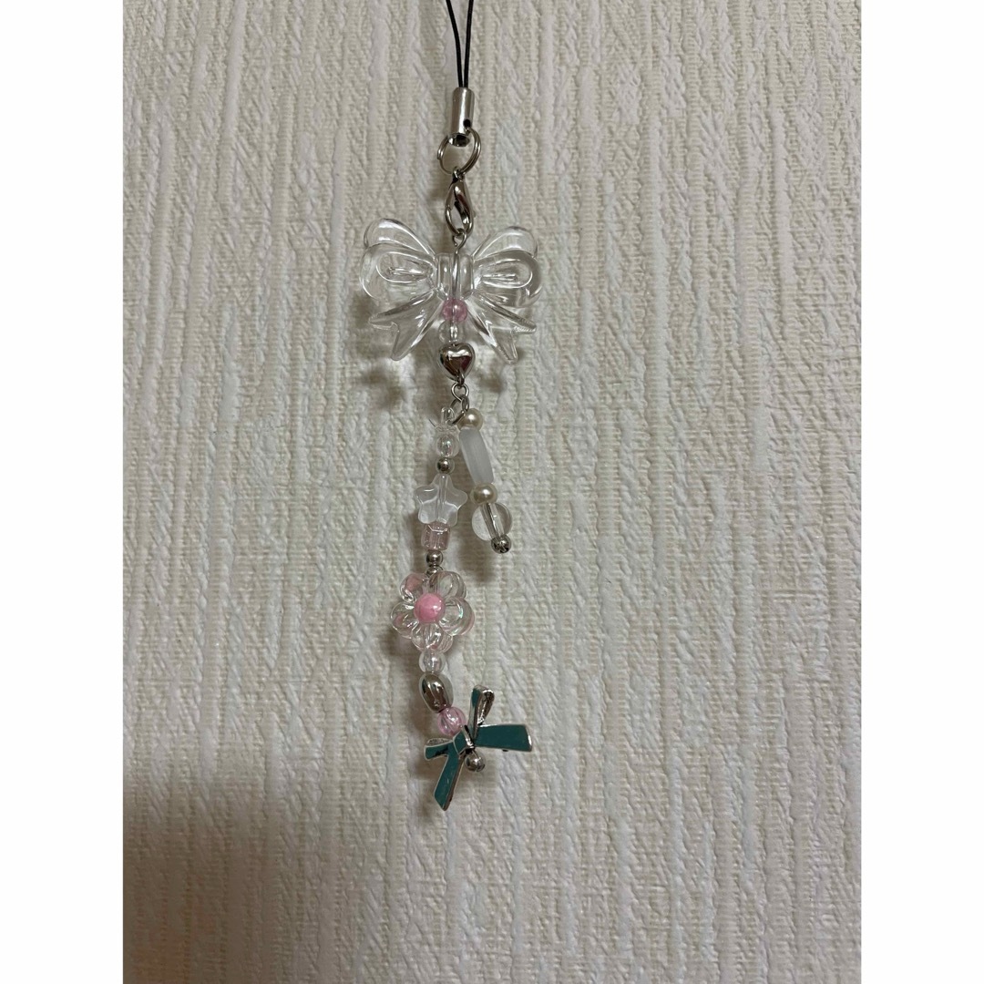 🎀ビーズストラップ🎀　ハンドメイド スマホ/家電/カメラのスマホアクセサリー(ストラップ/イヤホンジャック)の商品写真