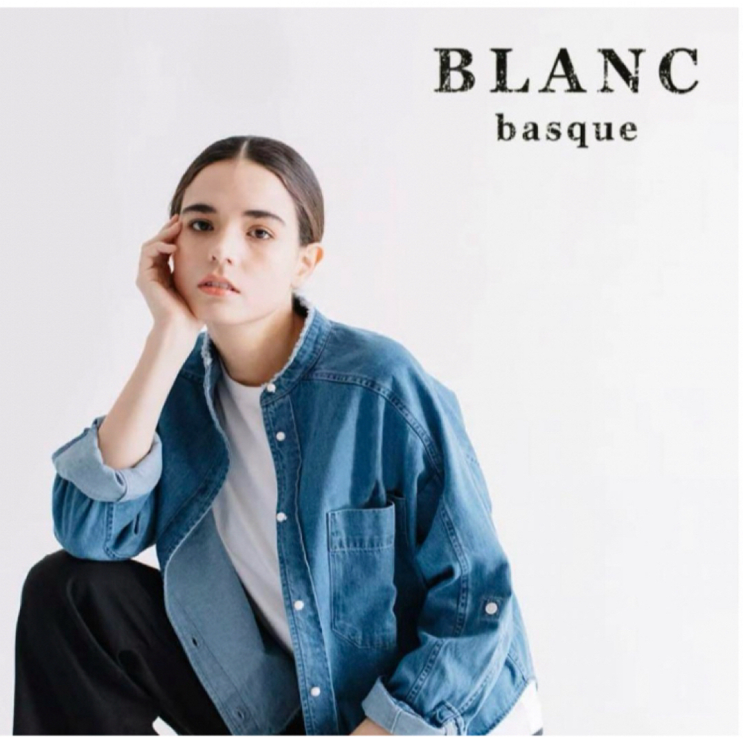 blanc basque(ブランバスク)のBLANC basque パールボタン デニム シャツ ブラウス バンドカラー レディースのトップス(シャツ/ブラウス(長袖/七分))の商品写真