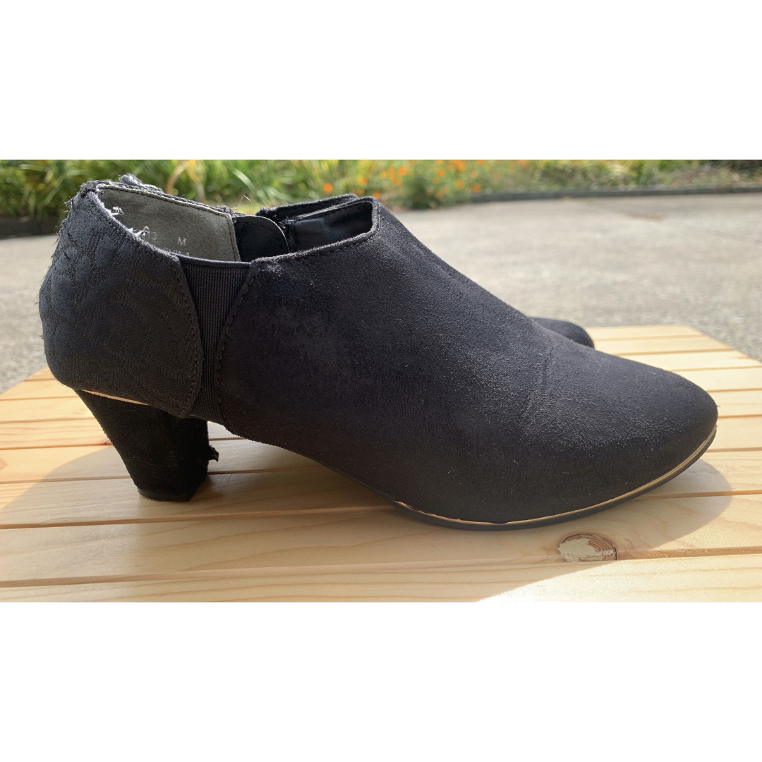 ショート ブーツ 黒 ブラック 無地 シンプル 23.5 M 刺繍 ブーティ レディースの靴/シューズ(ブーティ)の商品写真
