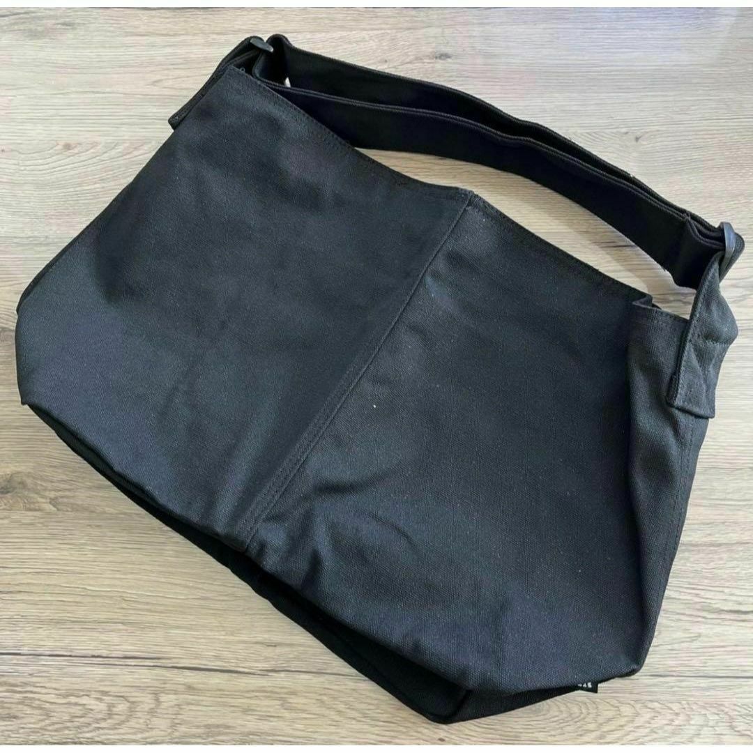 ニュースペーパーバッグ　メッセンジャーバッグ　バック　A4すっぽり ブラック　布 メンズのバッグ(その他)の商品写真