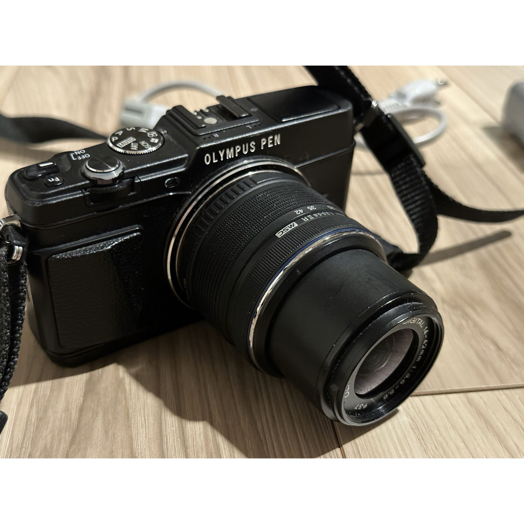 OLYMPUS(オリンパス)のオリンパス E-P5 ブラック レンズキット スマホ/家電/カメラのカメラ(ミラーレス一眼)の商品写真