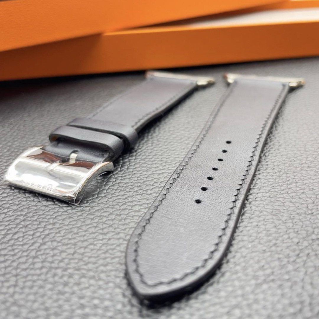 Hermes(エルメス)の1359 Apple Watch エルメス　インディゴ　HERMES レザー レディースのファッション小物(腕時計)の商品写真