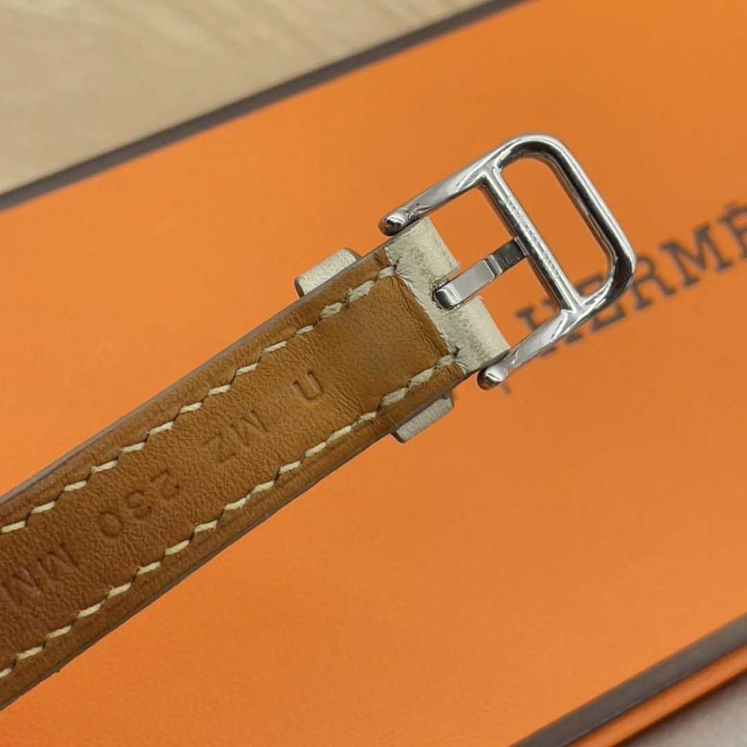 Hermes(エルメス)の1351 Apple Watch エルメス　ベトン　白　HERMES 二重 メンズの時計(腕時計(デジタル))の商品写真