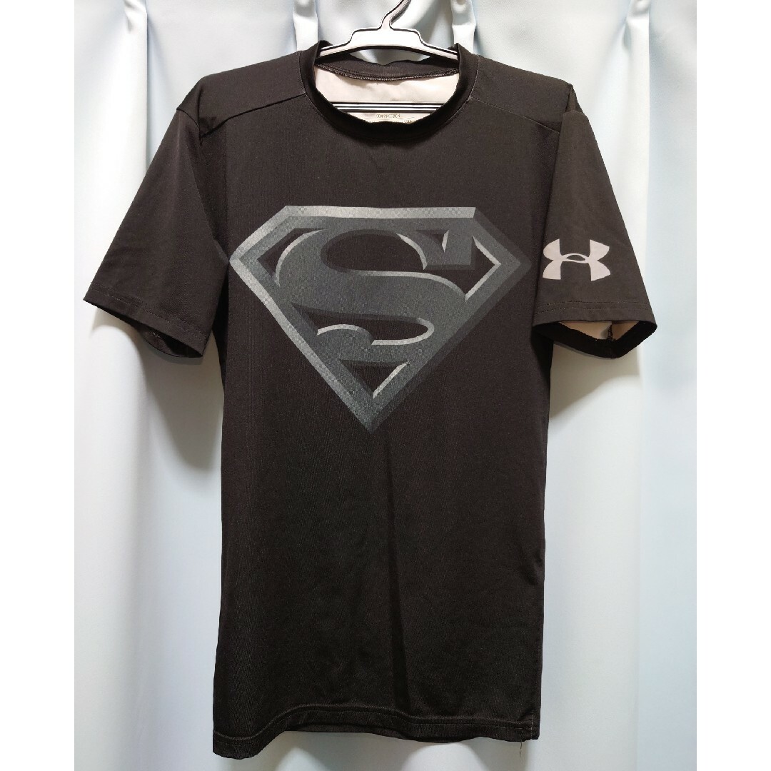 UNDER ARMOUR(アンダーアーマー)のアンダーアーマー　スーパーマン　コンプレッションTシャツ　Mサイズ メンズのトップス(Tシャツ/カットソー(半袖/袖なし))の商品写真