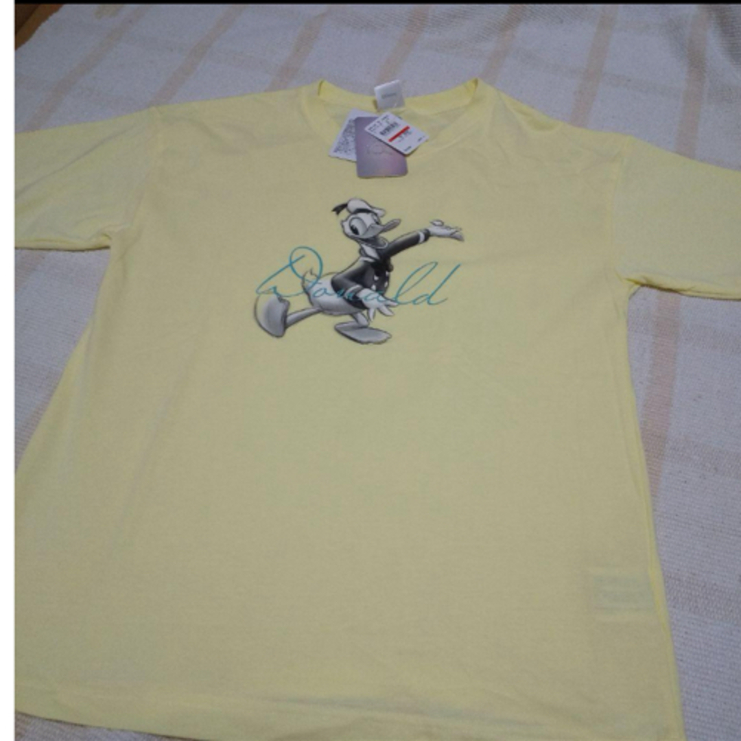 ディズニー10周年ドナルド　レディースTシャツ　レモンイエロー レディースのトップス(Tシャツ(半袖/袖なし))の商品写真