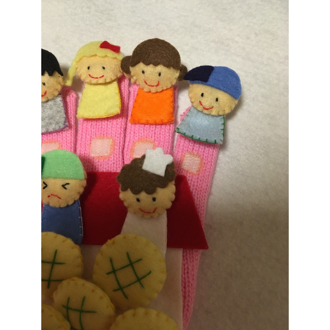 手袋シアター５つのメロンパン ハンドメイドのぬいぐるみ/人形(人形)の商品写真