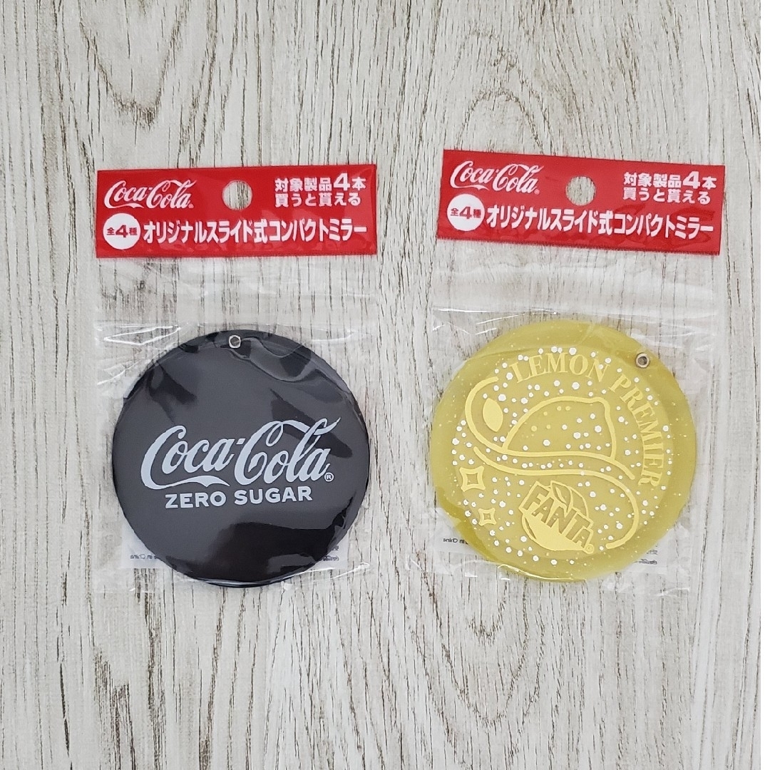 コカ・コーラ(コカコーラ)の新品Coca-Cola　オリジナルスライド式コンパクトミラー レディースのファッション小物(ミラー)の商品写真