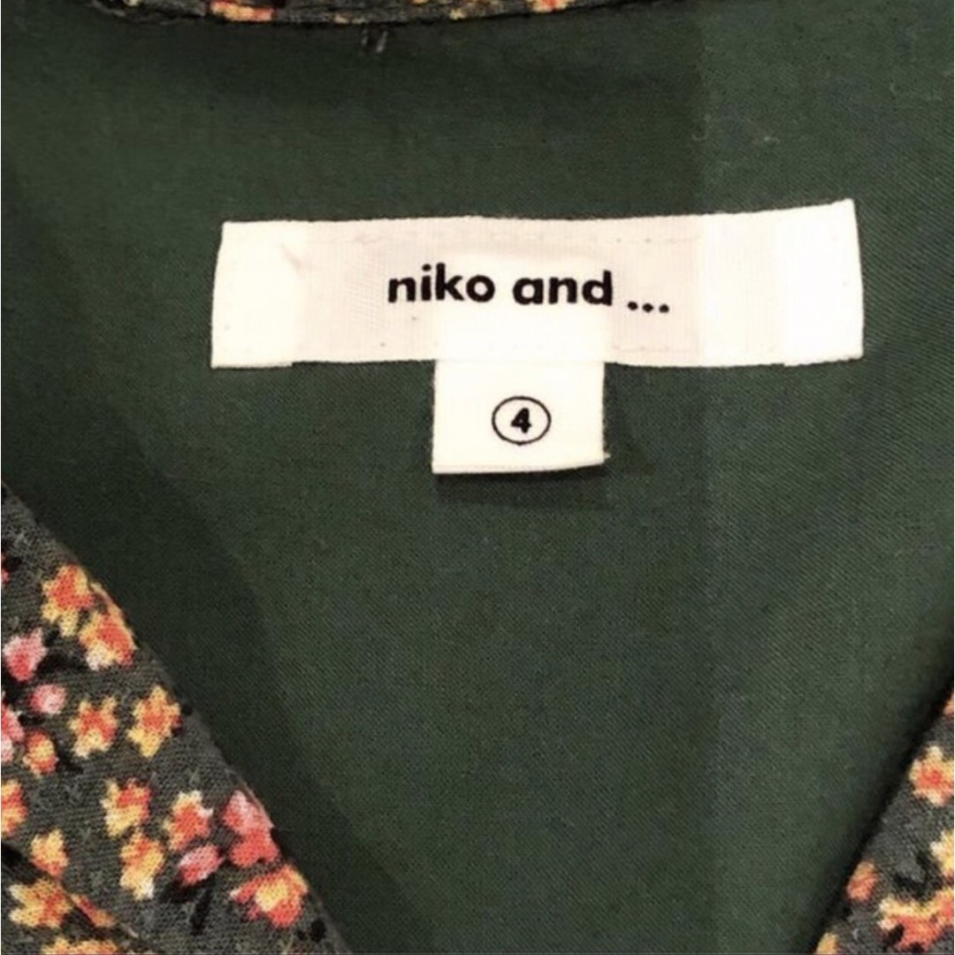 niko and...(ニコアンド)のニコアンド イージーケア開襟柄ブラウス緑 サイズ4 レディースのトップス(シャツ/ブラウス(長袖/七分))の商品写真