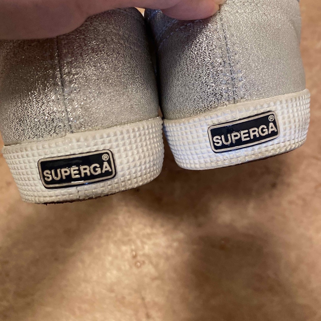 SUPERGA(スペルガ)のSUPERGA キッズ　シルバー キッズ/ベビー/マタニティのキッズ靴/シューズ(15cm~)(スニーカー)の商品写真