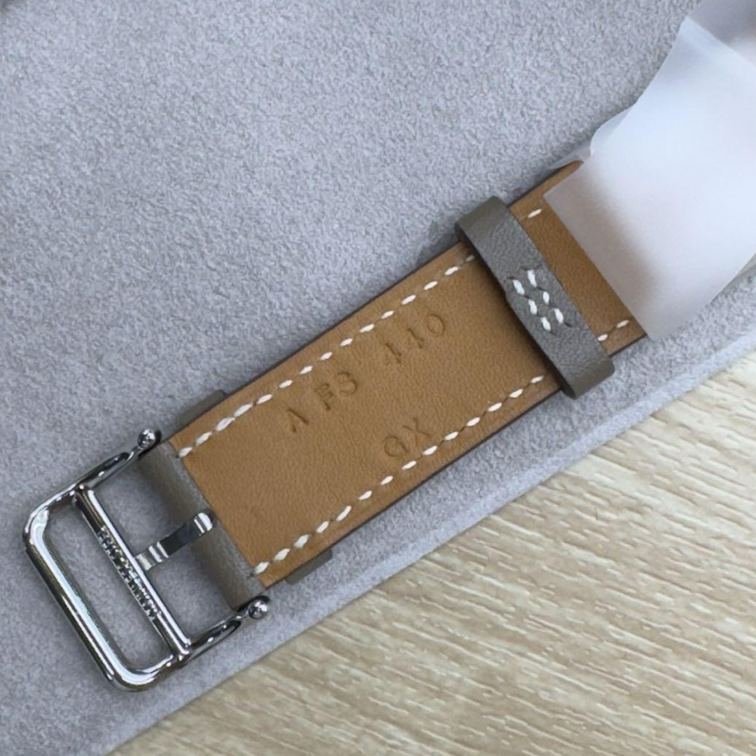 Apple(アップル)の1427 Apple Watch HERMES エトゥープ　ドゥブルトゥール レディースのファッション小物(腕時計)の商品写真