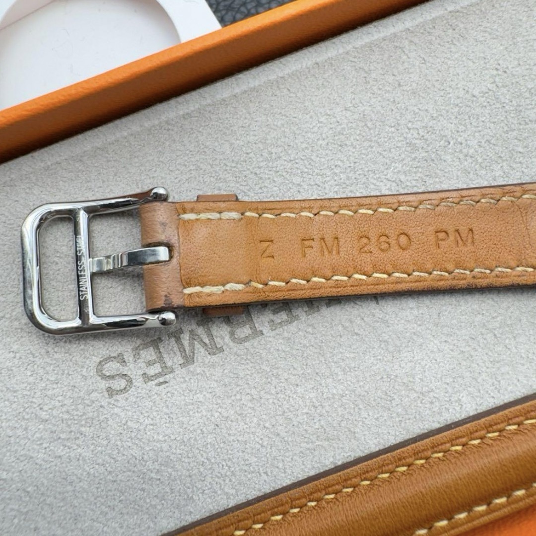 Apple(アップル)の1435 Apple Watch エルメス　ゴールド　二重　HERMES レディースのファッション小物(腕時計)の商品写真