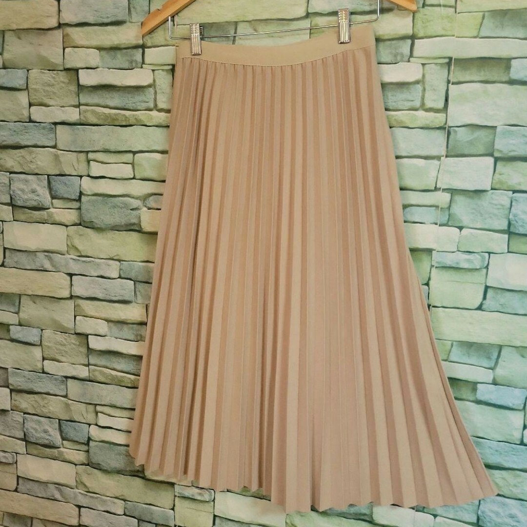 美品  ロングスカートプリーツ ベージュ S レディースのスカート(ロングスカート)の商品写真