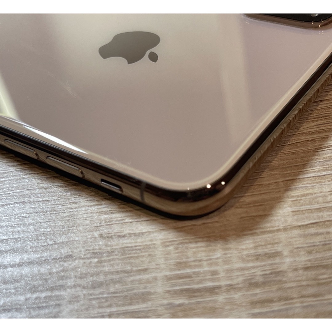 Apple(アップル)の中古、美品　iPhone XS MAX ゴールド　64GB スマホ/家電/カメラのスマートフォン/携帯電話(スマートフォン本体)の商品写真